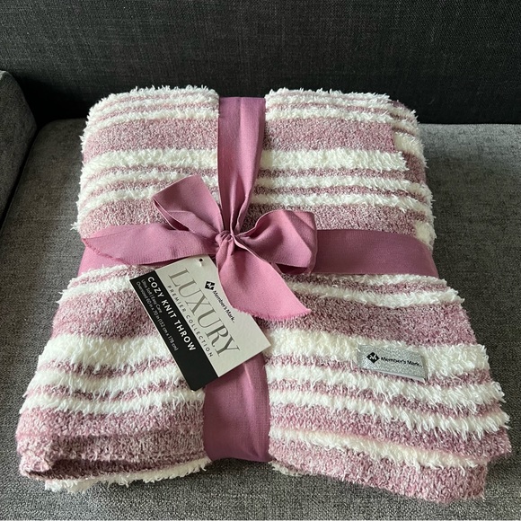 NWT Luxury Premier Collection Cozy Knit Throw - Picture 1 of 9